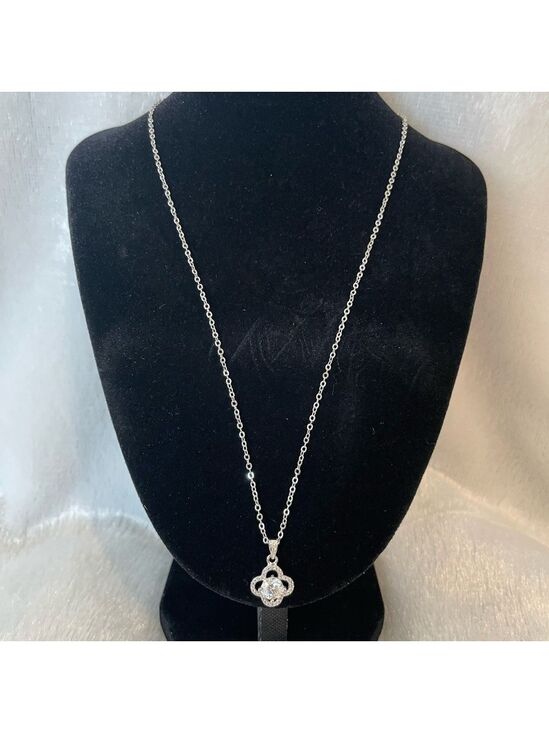 Jewelry - 1.0 ct 925 sterling silver Moissanite clover shaped pendant necklace